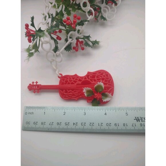 Vintage MCM 1960s Plastic Christmas 8 ft Garland Musical Instruments Holly Berry - Picture 12 of 15